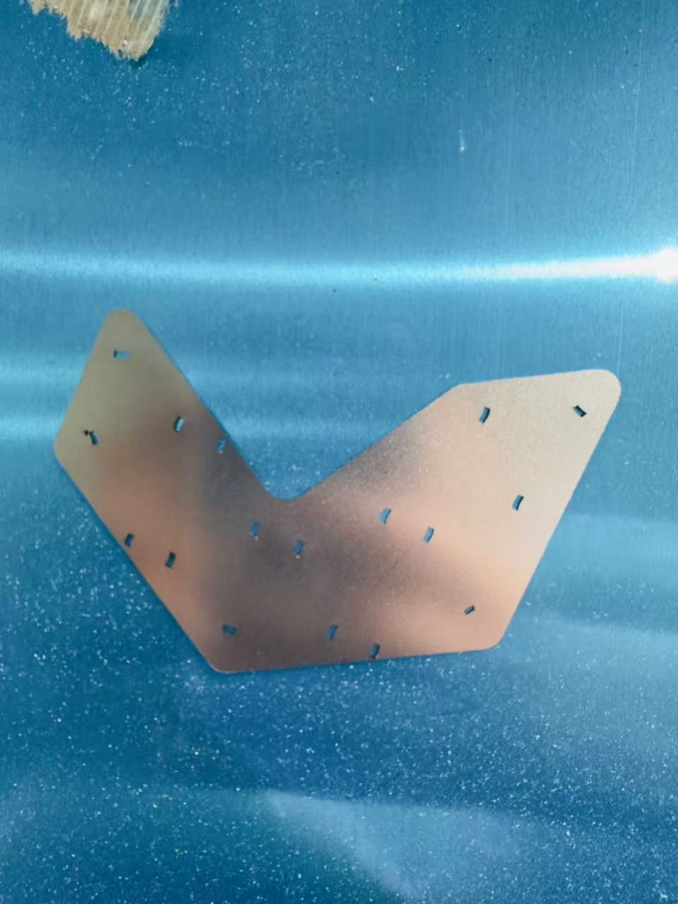 Laser-Cut V-Shaped Metal Angle Brackets(图1)